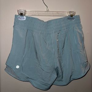 Lululemon hottie, hot high-rise, 2.5 in shorts perfect condition. size- 6